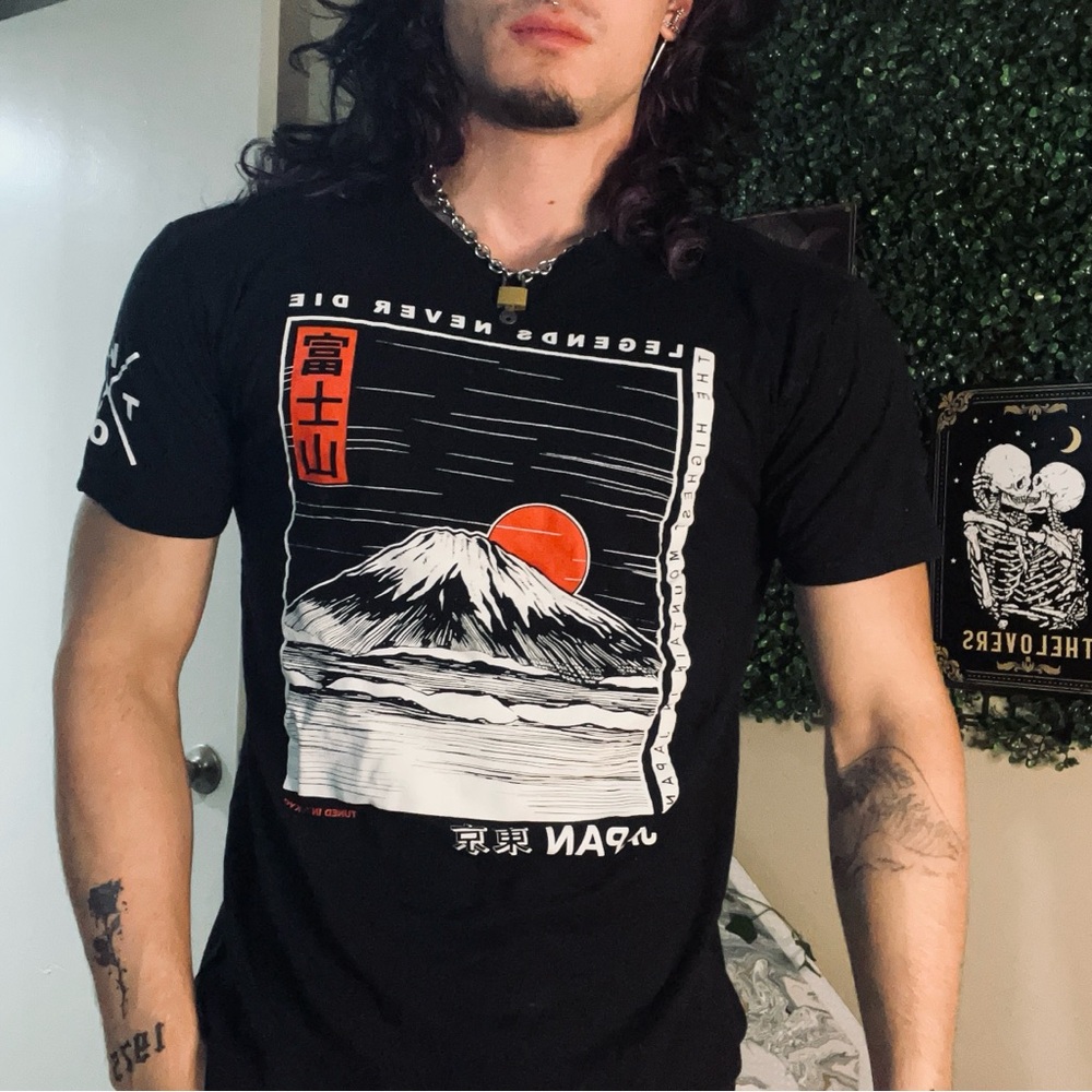Tunedintokyo Mt. Fuji Japanese tee